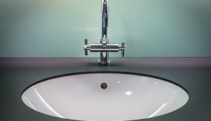zwarte kranen schoonmaken